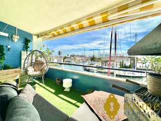 Pis  Carrer cavall de mar. Apartamento reformado con vistas a la marina en venta en empuria