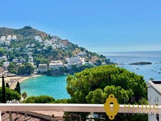 Pis  Avinguda de santa bàrbara. Apartamento con vistas al mar y terraza en venta en roses, canye