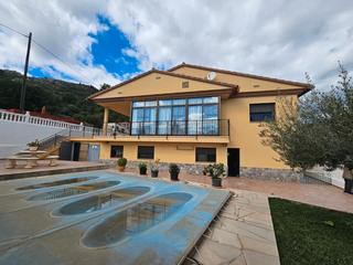Xalet en Estadio Castalia. Impresionante chalet de montaa a 5 minutos de la ciudad