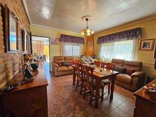 Chalet à El Grao. Villa con piscina para entrar a vivir