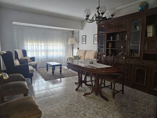 Affitto Appartamento in Zona Avenida del Mar. 4 dormitorios y 1 baño
