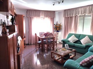 Piso en Puigfred. Piso con 3 habitaciones con ascensor y calefaccin