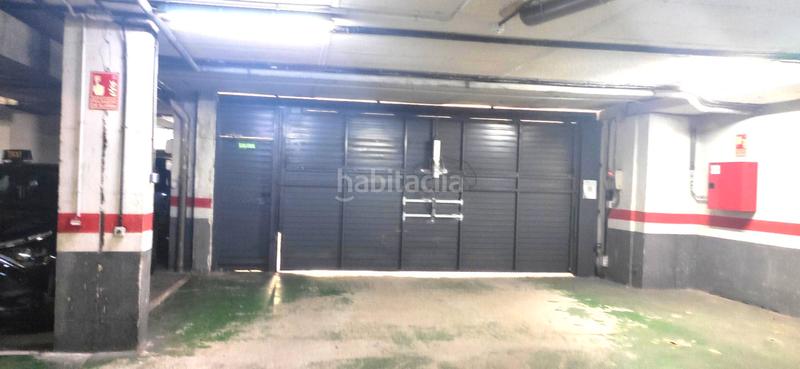 Foto bc69f6af-0636-42db-bf1a-3680411ab67f. Parking coche venta plaza de parquing grande en Puigfred Badalona