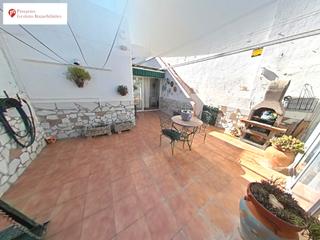 Casa adossada a Lloreda. Bonita casa adosada con gran terraza