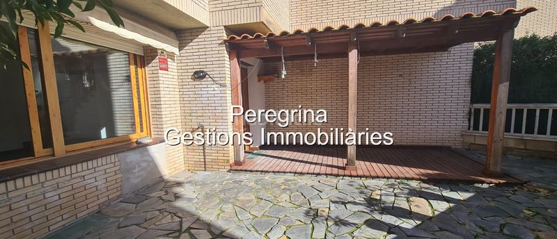 Foto 2cdeb156-8f36-470d-bd5e-926dd63cbf9b. Casa adossada amb aparcament a Centre Blanes