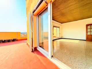 tico  Avinguda sant esteve. Con espectacular terraza de 80 m y ascensor a planta