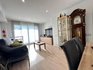 Pis a Lledoner. Piso de obra semi-nueva en el lledoner (granollers) con piscina,