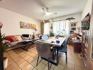 Rez-de-chaussée  Carrer frederic mompou. Reformada con patio y calefacción en zona tranquila de granoller