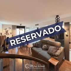 Dúplex a Llatí. Dúplex reformado con terraza privada, piscina y acabados moderno
