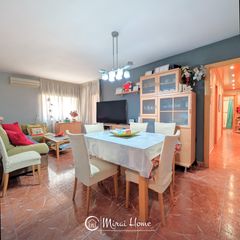 Pis  Carrer del bruc. Amplio con 3 hab. dobles, terraza y garaje independiente incluid