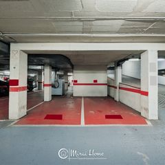 Parking voiture à Centre. Dos plazas de aparcamiento en el centro de granollers