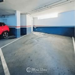 Posto auto in Canovelles. Amplia plaza de garaje de 20 m² con trastero y fácil acceso en c