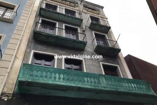 Pis  Plaa del pou. Edifici a la plaa del pou