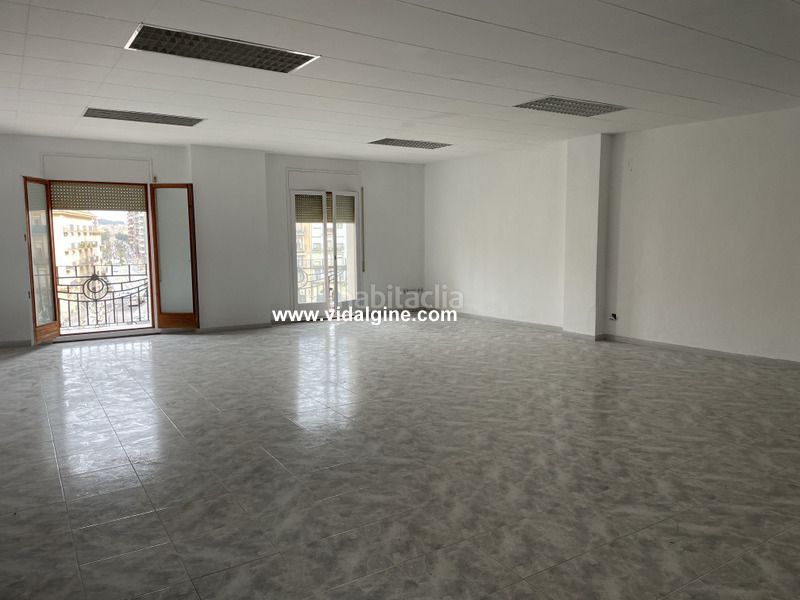 Foto 33f7f7dd-2d90-4b1d-b544-eebf309b426b. Rent business premise in Balaguer