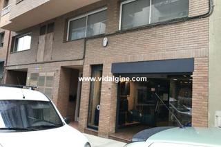 Lloguer Local Comercial  Carrer del pare sanahüja. Local equipat i en perfectes condicions per a ús immediat.