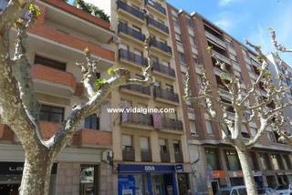 Lloguer Local Comercial  Plaça de la sardana. Altell al passeig de l´estació.