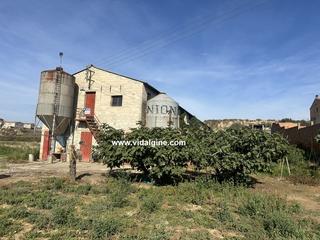 Finca rústica a Balaguer. Terreny rústic amb magatzem al costat de balaguer