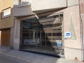 Local Comercial a Casc Antic. Local céntrico y próximo al rio