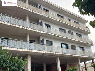 Building in Casc Antic. Edificio en amposta