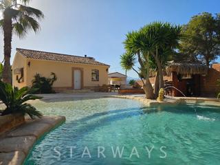 Casa a L´Albir. Preciosa villa en albir con jardín de estilo caribeño a la venta