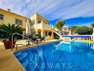 Casa a Montebello - Nou Espai. Precioso chalet de 2 plantas con 4 apartamentos más 1 estudio en