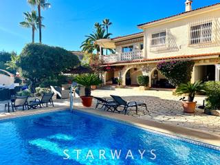 Casa en Montebello - Nou Espai. Precioso chalet de 2 plantas con 4 apartamentos más 1 estudio en