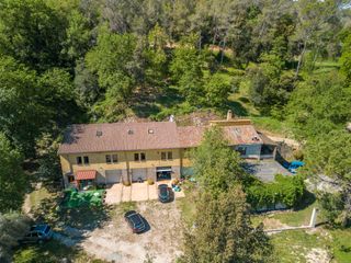 Chalet en Banyoles. Chalet con 9 habitaciones con parking, calefaccin y vistas a la
