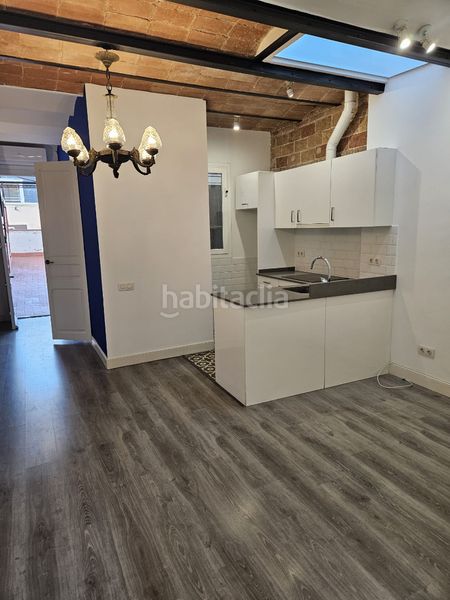 Foto 060aaf72-ad6f-4805-9f47-f40fba0a02f4. Àtic a Sant Antoni Barcelona