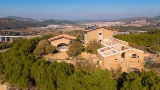 Bauernhof in Castellbell i el Vilar. Masía histórica con 13.800 m² de terreno en el penedès –