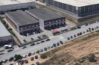 Rent Office space in Sant Esteve Sesrovires. Sede corporativa completa frente a seat – 3.312 m²-•	uso mixto p