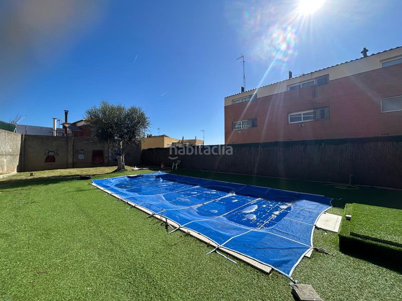 Foto 2da2d8bf-0f79-4f5c-b3c3-aac205f9ab56. Casa amb xemeneia calefacció aparcament piscina a Viladecans
