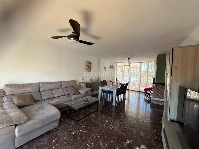 Foto 2de1daa0-e954-41c3-ad9c-23592dd08147. Casa amb xemeneia calefacció aparcament piscina a Viladecans