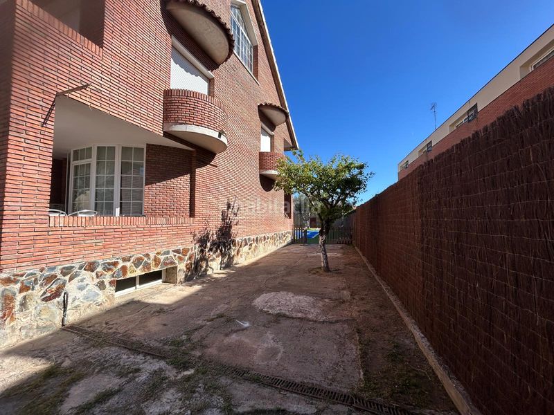Foto 75e6a2a9-eac0-4d88-aa4f-a2628b1ee95b. Casa amb xemeneia calefacció aparcament piscina a Viladecans