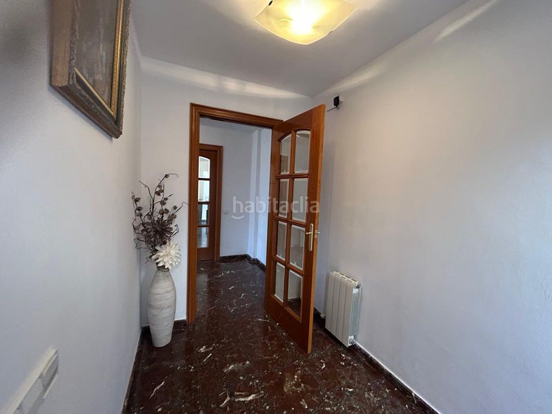Foto 82e6a1dc-a2a7-4103-868d-9becbfbaebff. Casa amb xemeneia calefacció aparcament piscina a Viladecans