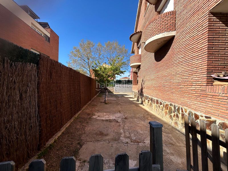 Foto 9bb926cb-21eb-47f3-8128-efa08b2e4ca2. Casa amb xemeneia calefacció aparcament piscina a Viladecans