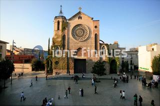 Xalet a Tres Torres. Ione finques ofrece