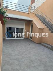 Casa adossada a Les Arenes - La Grpia - Can Montllor. Ione finques ofrece