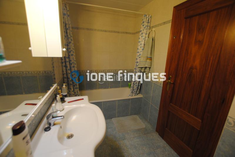 Foto 203b4e4b-4028-4b13-b69a-ea583455805a. Appartamento con riscaldamento parcheggio in Centre Sabadell