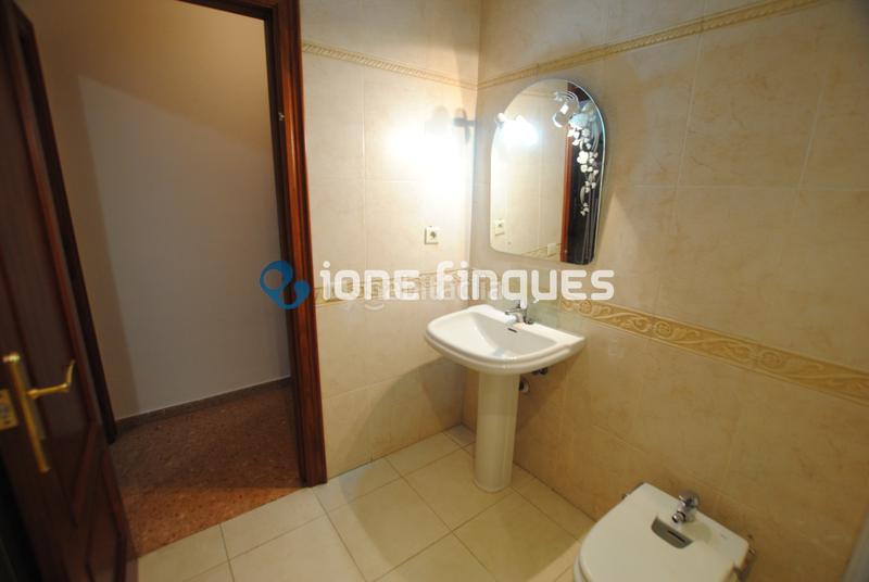 Foto 893f42eb-c2d9-4ec9-9ed7-b45f51059720. Appartamento con riscaldamento parcheggio in Centre Sabadell