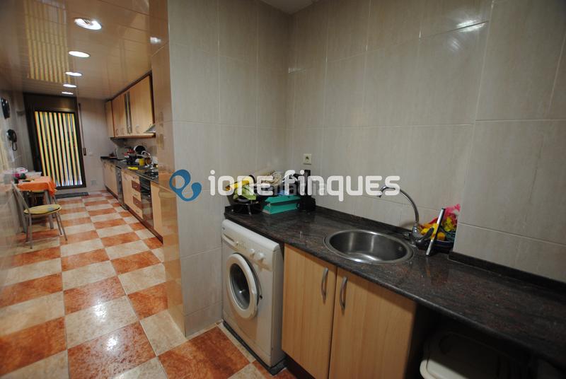 Foto 8d8049db-f8eb-4d64-befd-108c3ff17de1. Appartamento con riscaldamento parcheggio in Centre Sabadell