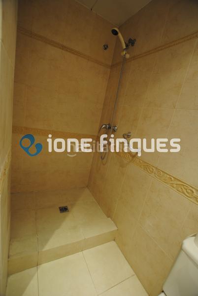 Foto b4adc60b-b25e-430c-8c81-a95ec42b4d38. Appartamento con riscaldamento parcheggio in Centre Sabadell