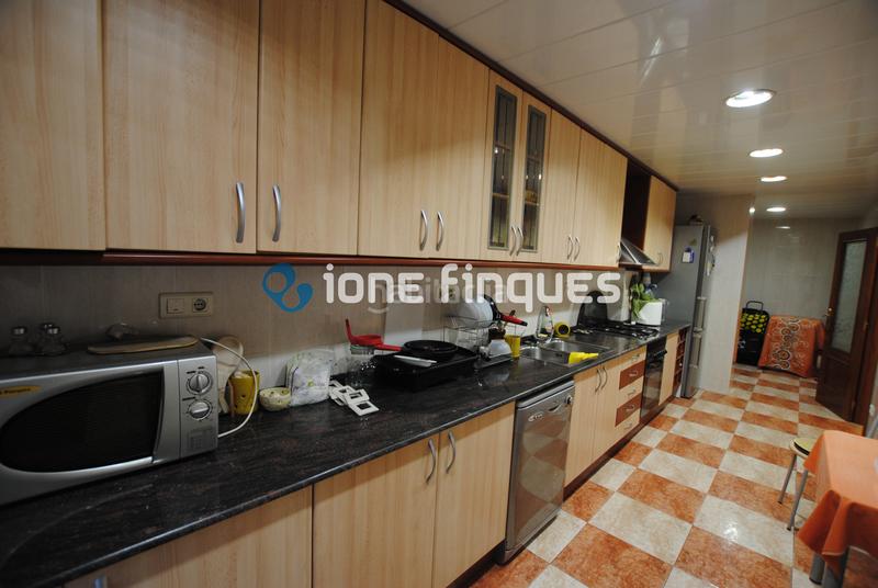 Foto bfb0ee8d-20e6-40bd-9dc3-14e6a6f760f3. Appartamento con riscaldamento parcheggio in Centre Sabadell