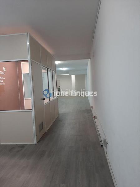 Foto 241fabf8-46c8-4de4-a859-fb1551143b04. Local comercial ione finques ofrece en Centre Ripollet