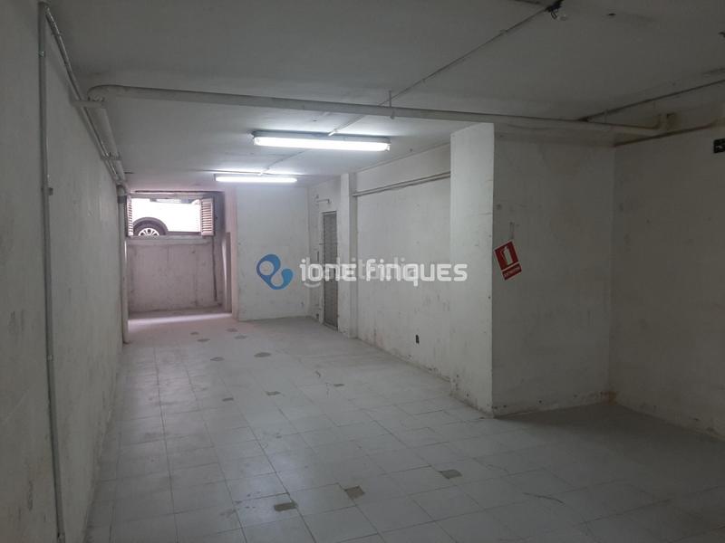 Foto 8fd4fe9f-7180-43db-94ea-93039780e4e9. Local comercial ione finques ofrece en Centre Ripollet