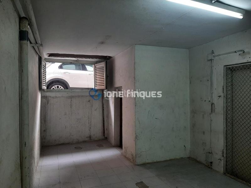 Foto dc101b3c-31f4-4e34-b0b4-b9eb96667bb1. Local comercial ione finques ofrece en Centre Ripollet