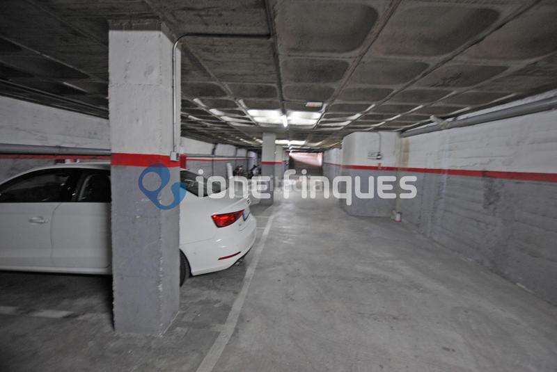 Foto 9c6043b0-11be-4226-89a6-7030b8df824a. Parking voiture dans Centre Sabadell