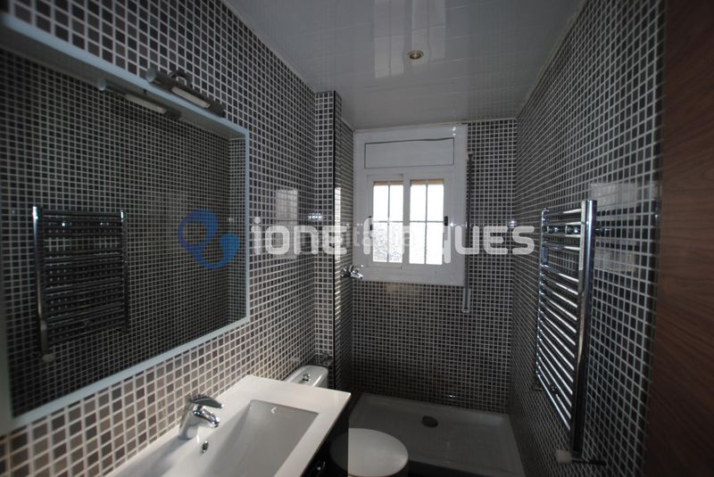 Foto 16a6c354-3990-43a4-9add-ae5642ec0e09. Casa adossada amb calefacció aparcament a Torrent del Capellà Sabadell