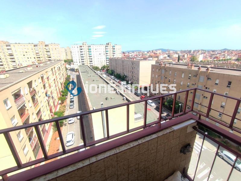Foto 3cc28e00-aa47-4f71-9e7b-b7938383e617. Pis amb calefacció a Espronceda Sabadell