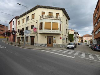 Edificio en Sant Pere de Torelló. Edificio para restaurar en venta