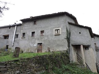 Haus in Sora. Masia en venta en sant agustí de lluçanès